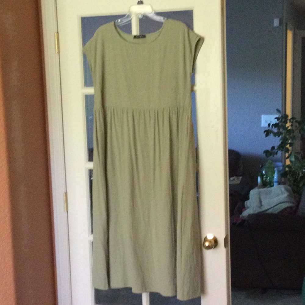100% cotton dress empire waist with pockets!